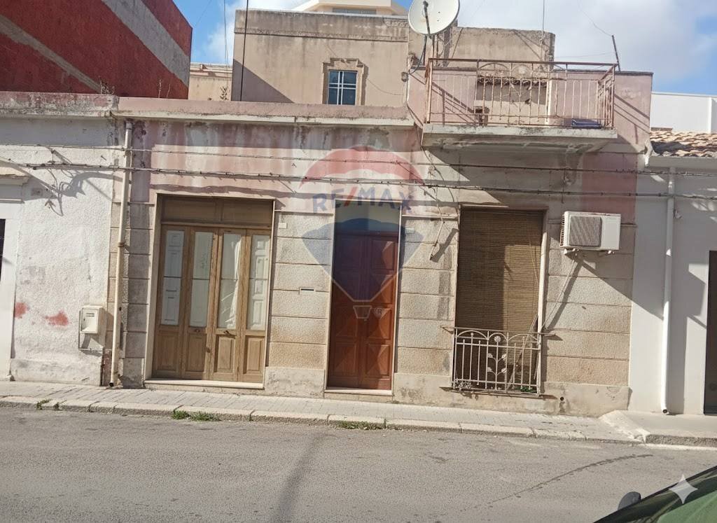 Edificio all\'aperto - Independent house Via Senia
 
57, Vittoria - photo 1