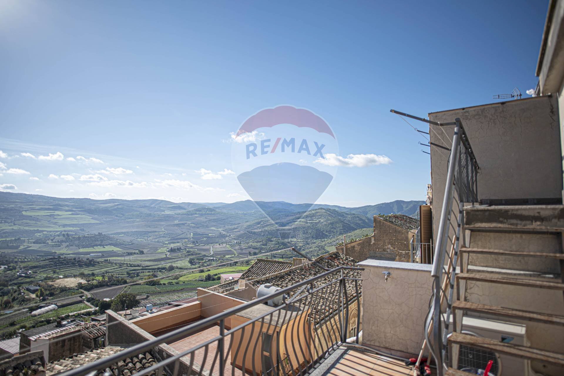 Balcone - Casa indipendente Piazza Umberto I
 
46, Vizzini - foto 1