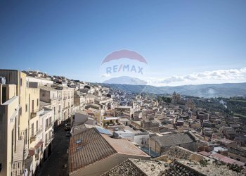 Edificio all\'aperto - Casa indipendente Piazza Umberto I
 
46, Vizzini - foto 6