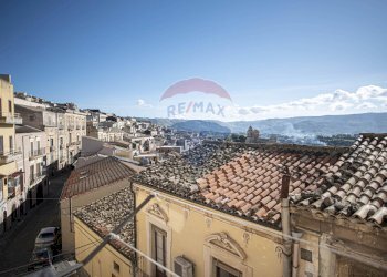 Edificio all\'aperto - Casa indipendente Piazza Umberto I
 
46, Vizzini - foto 10