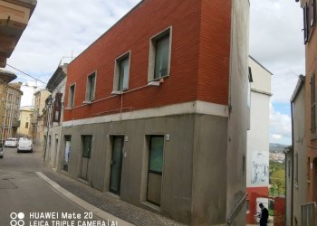 IMG_20251016_114421.jpg - Locale Commerciale Via Vittorio Emanuele III 47, Picciano - foto 1