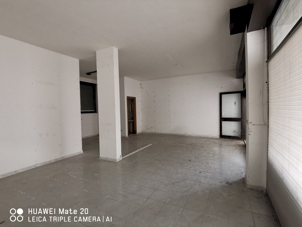 IMG_20251016_123335.jpg - Locale Commerciale Via Lavino 3, Montesilvano - foto 1