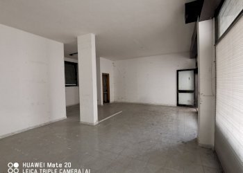 IMG_20251016_123335.jpg - Locale Commerciale Via Lavino 3, Montesilvano - foto 1