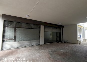 IMG_20251016_123426.jpg - Locale Commerciale Via Lavino 3, Montesilvano - foto 5