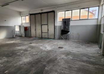 20251119_144253.jpg - Locale Commerciale Via Emilia Romagna, Santa Croce sull'Arno - foto 1