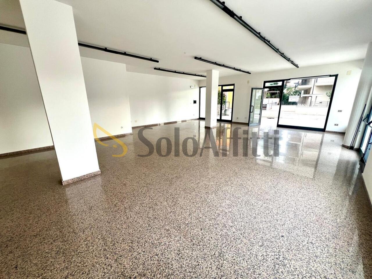 INTERNO - Locale Commerciale Via Malta 4, Alba Adriatica - foto 1