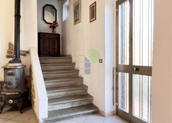 scala di accesso al primo piano - Townhouse strada Provinciale dei Poggi  15, Collesalvetti - photo 9