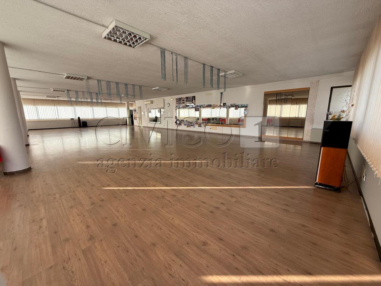 1.jpg - Commercial Premises Via Italia Unita 1, Torri di Quartesolo - photo 1