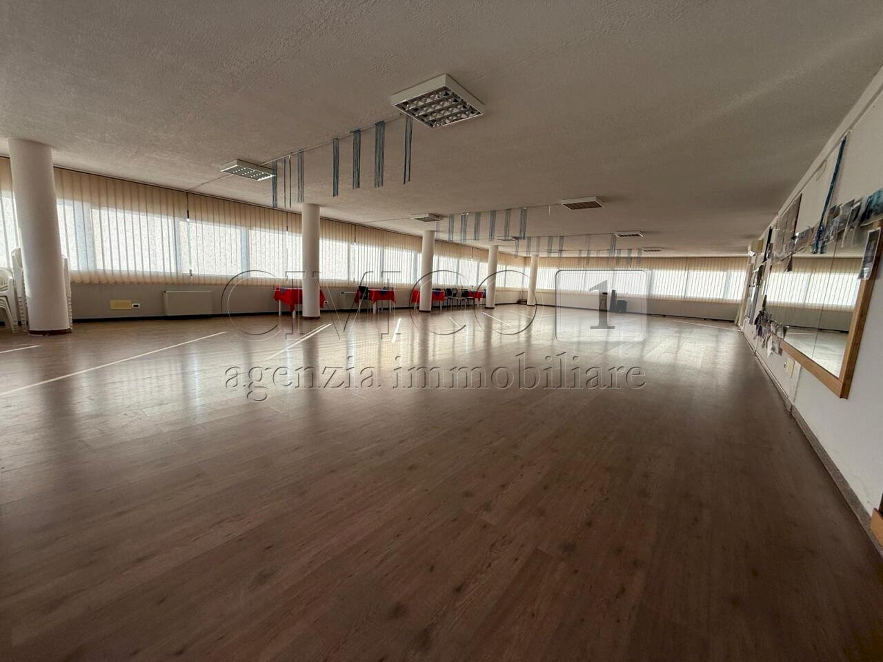 3.jpg - Commercial Premises Via Italia Unita 1, Torri di Quartesolo - photo 3