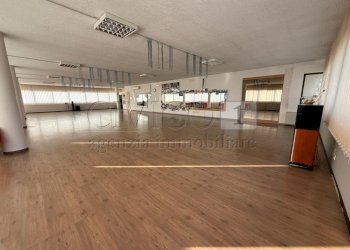 1.jpg - Commercial Premises Via Italia Unita 1, Torri di Quartesolo - photo 1