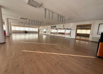 2.jpg - Commercial Premises Via Italia Unita 1, Torri di Quartesolo - photo 2