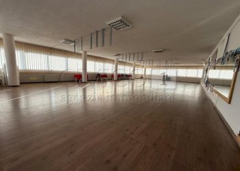 3.jpg - Commercial Premises Via Italia Unita 1, Torri di Quartesolo - photo 3