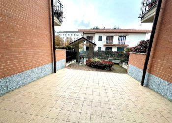 ATRIO INGRESSO PALAZZINA - Monolocale Ciriè - foto 6