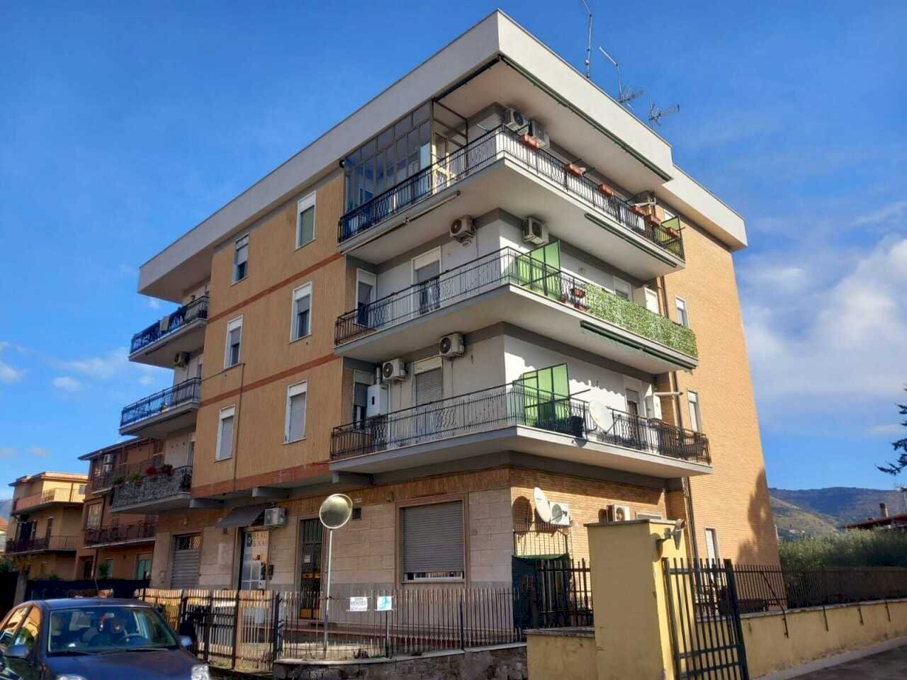 1.jpeg - Trilocale via Garibaldi  89, Guidonia Montecelio - foto 1