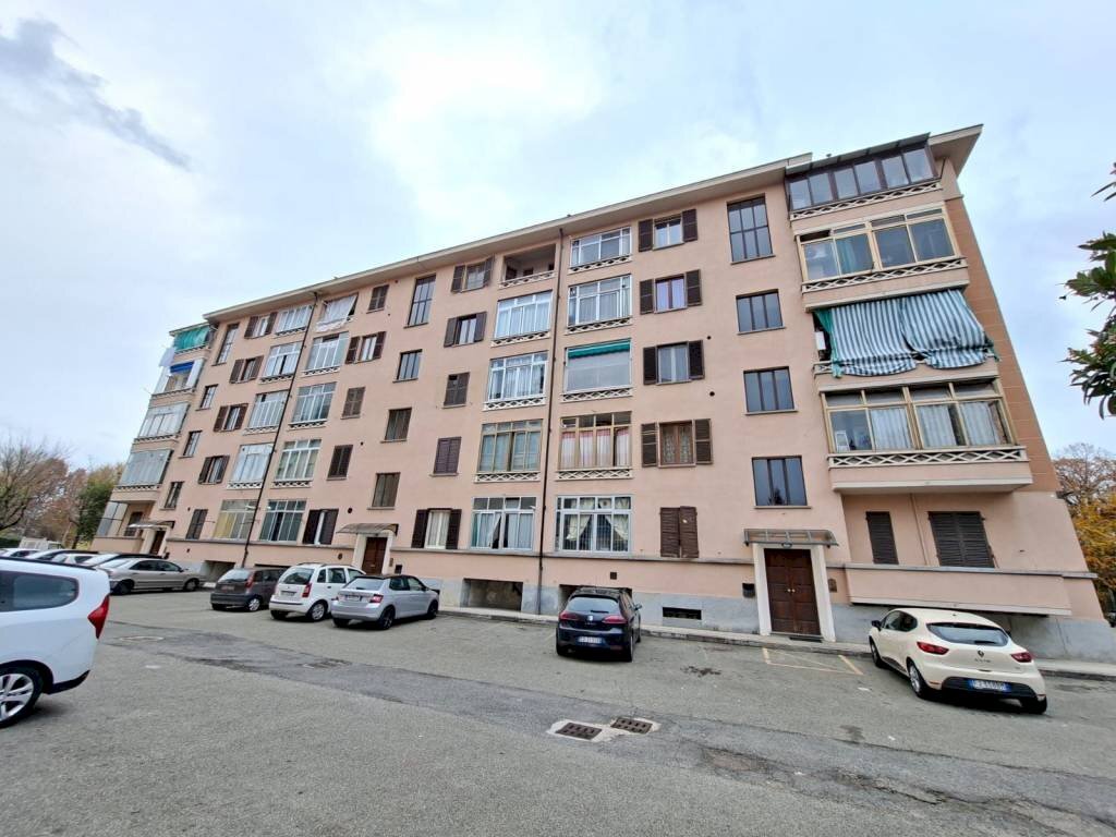 Three-room apartment Torino (neighborhood Mirafiori Nord) - photo 2