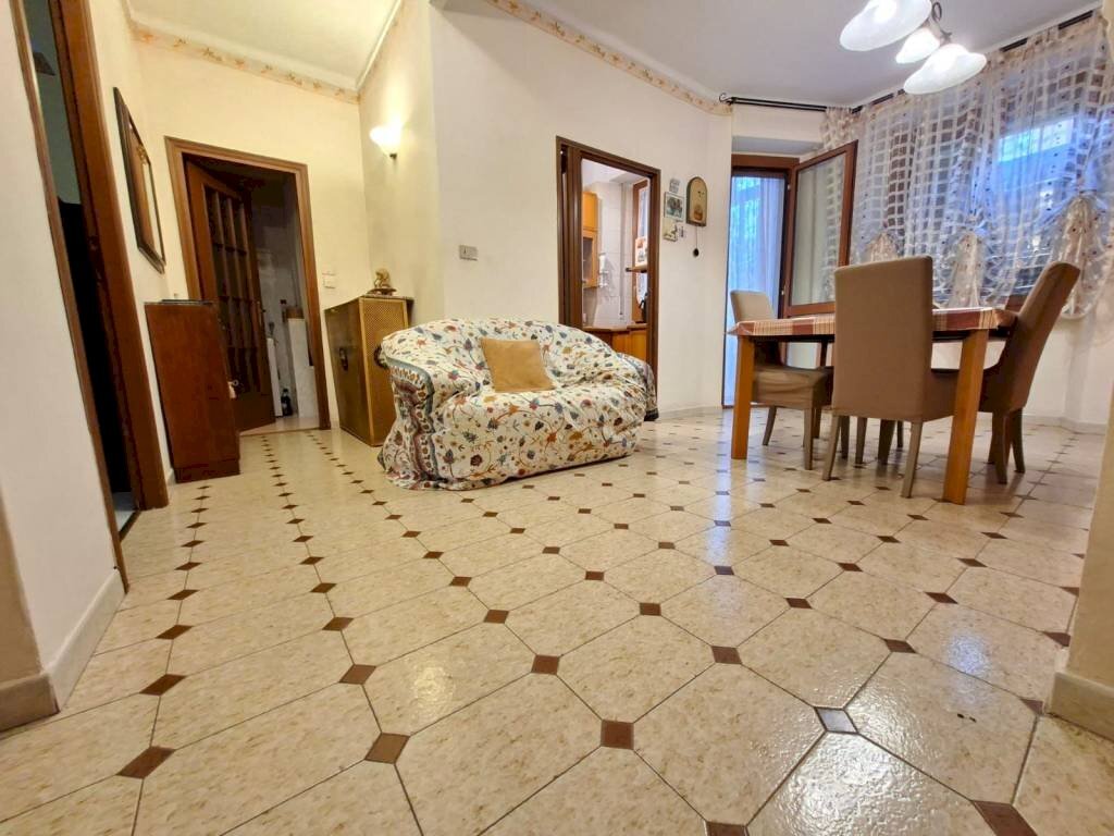 Three-room apartment Torino (neighborhood Mirafiori Nord) - photo 3