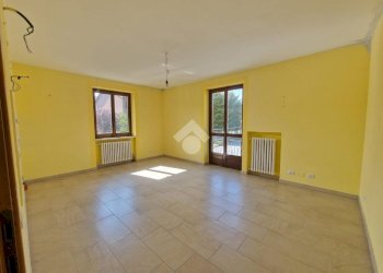 Trilocale Strada bussolino, Gassino Torinese - foto 2