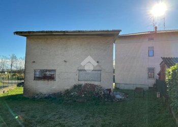 Three-room apartment Via Provinciale, Momo - photo 12
