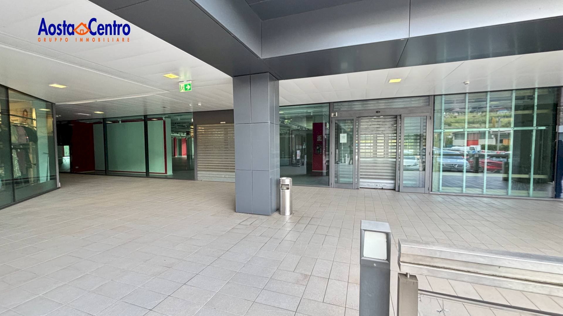 Foto 3 - Locale Commerciale Località Grand Chemin
 
19, Saint-Christophe - foto 3