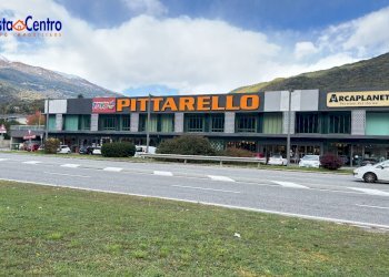 Foto 1 - Locale Commerciale Località Grand Chemin
 
19, Saint-Christophe - foto 1