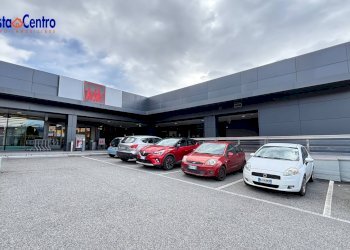 Foto 2 - Locale Commerciale Località Grand Chemin
 
19, Saint-Christophe - foto 2