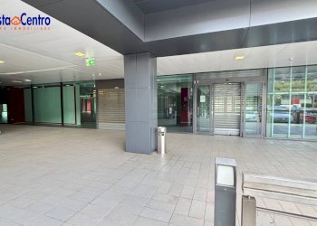 Foto 3 - Locale Commerciale Località Grand Chemin
 
19, Saint-Christophe - foto 3