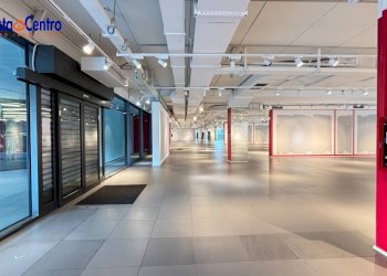 Foto 5 - Locale Commerciale Località Grand Chemin
 
19, Saint-Christophe - foto 5