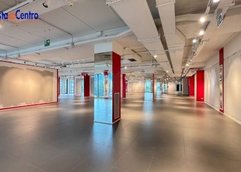 Foto 11 - Locale Commerciale Località Grand Chemin
 
19, Saint-Christophe - foto 11