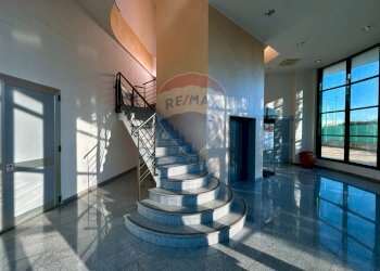 Ricezione / Lobby - Capannone Via Vivaldi
 
2, Cadorago - foto 13