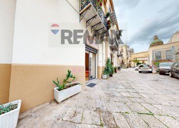 Edificio all\'aperto - Negozio via monteleone
 
44/46, Palermo - foto 2