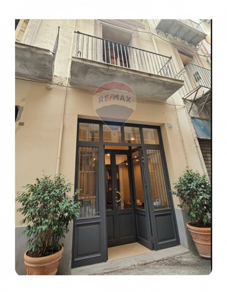 Virtual Staging Esterno - Commercial Premises VIA MATERASSAI
 
37, Palermo - photo 3