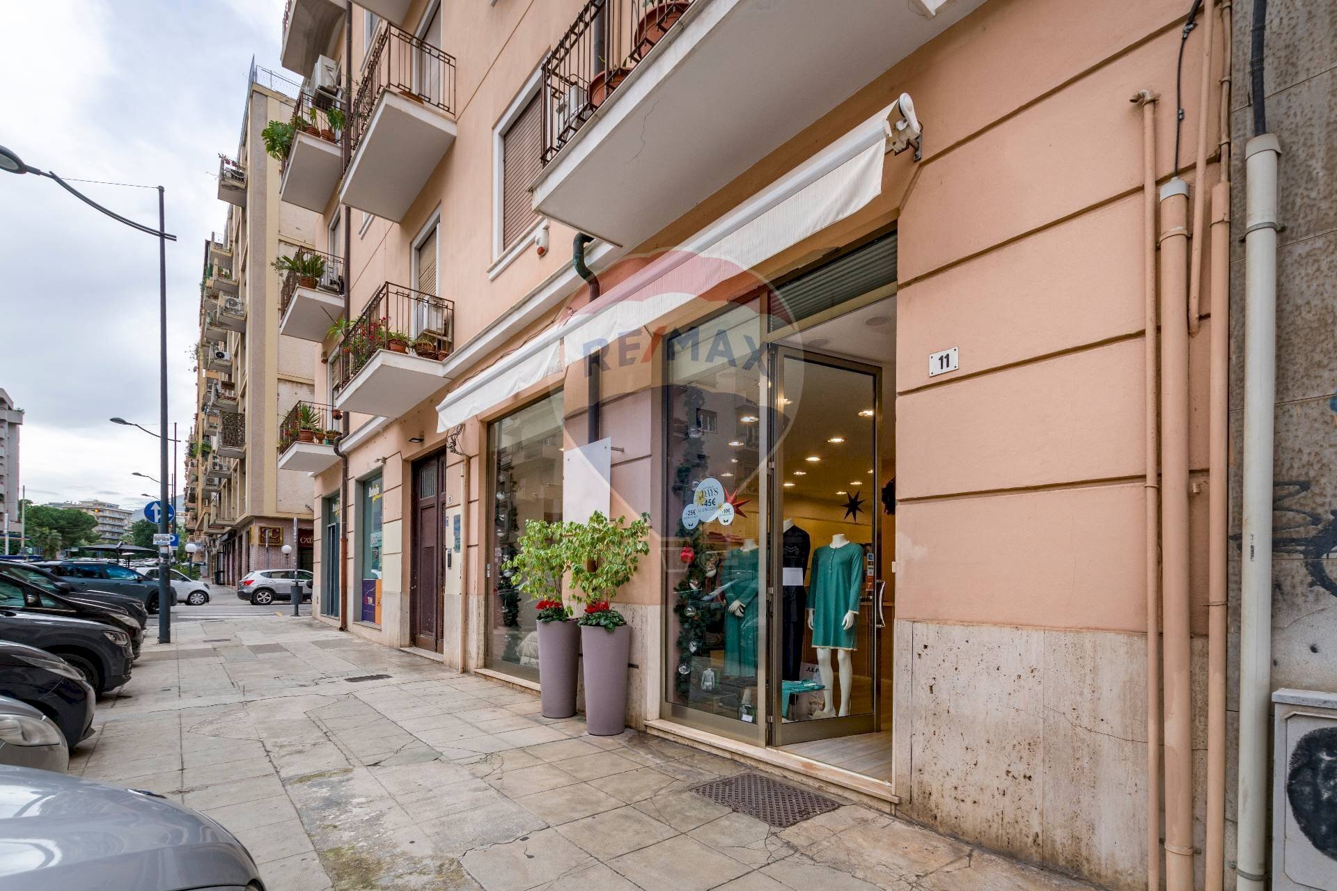 Edificio all\'aperto - Negozio Via Francesco Paolo di Blasi
 
11/13, Palermo - foto 3