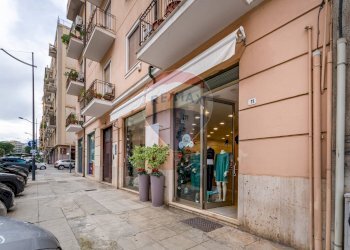 Edificio all\'aperto - Negozio Via Francesco Paolo di Blasi
 
11/13, Palermo - foto 3
