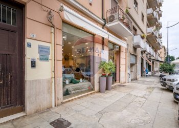 Edificio all\'aperto - Negozio Via Francesco Paolo di Blasi
 
11/13, Palermo - foto 8