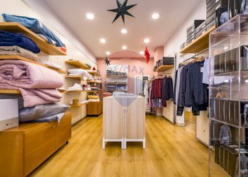 Cabina armadio - Negozio Via Francesco Paolo di Blasi
 
11/13, Palermo - foto 12