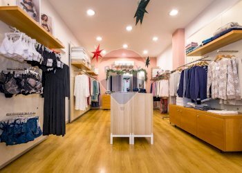 Cabina armadio - Negozio Via Francesco Paolo di Blasi
 
11/13, Palermo - foto 13