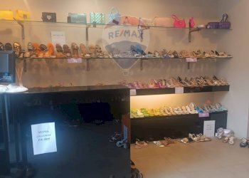 Vista dell\'acqua - Shop Corso Italia
 
21, Acireale - photo 3