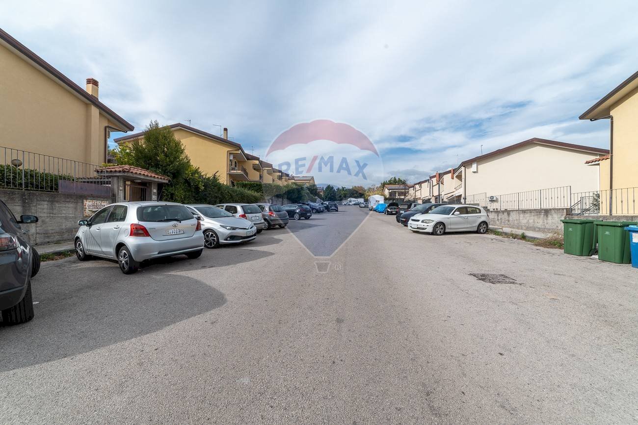 Edificio all\'aperto - Villa a Schiera via san josè escrivà
 
1, Tremestieri Etneo - foto 3