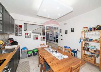 Sala da pranzo - Villa a Schiera via san josè escrivà
 
1, Tremestieri Etneo - foto 9