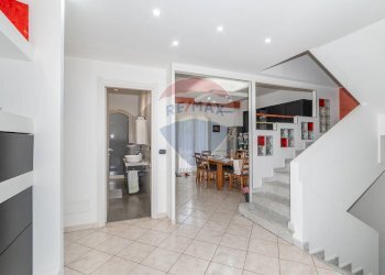 Scale - Villa a Schiera via san josè escrivà
 
1, Tremestieri Etneo - foto 24