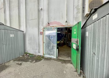 Portone secondario - Capannone VIA GIUSEPPE DI VITTORIO
 
19, Firenze - foto 33