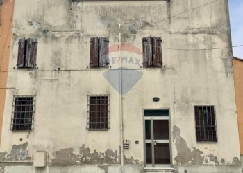 Edificio all\'aperto - Casa semi indipendente Via Argine Po
 
114, San Benedetto Po - foto 10