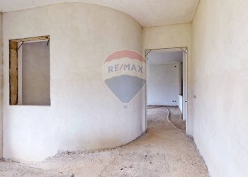 Hall / corridoio - Villa a Schiera via Finestre, Castel Morrone - foto 5