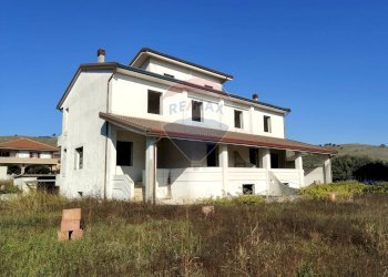 Casa all\'aperto - Villa a Schiera via Finestre, Castel Morrone - foto 1