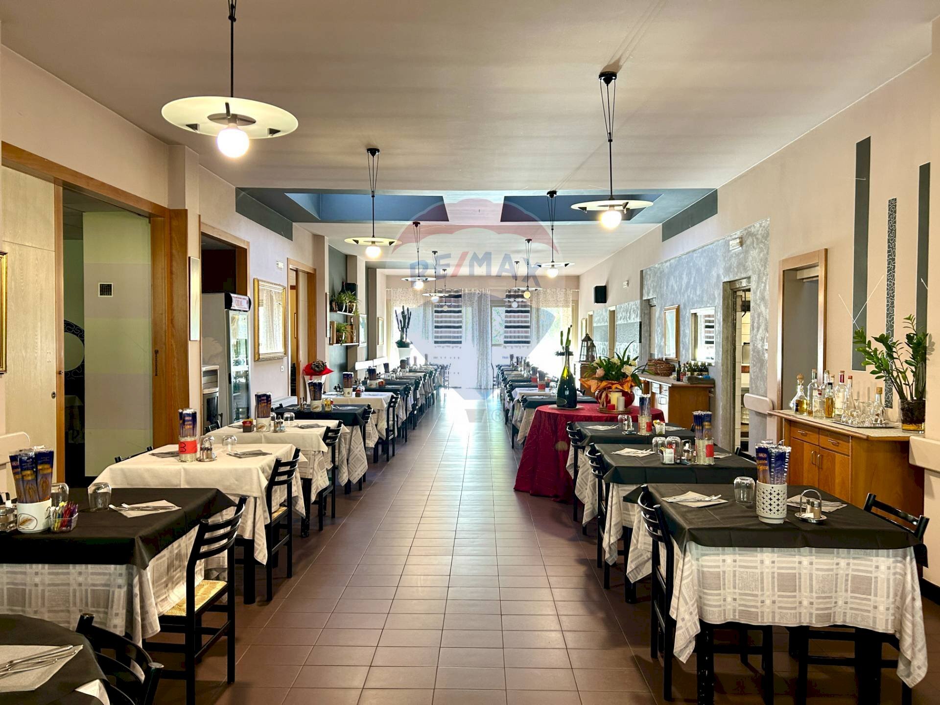 Sala da pranzo - Commercial Premises via Fausto Cadeo
 
54, Darfo Boario Terme - photo 1