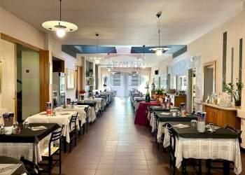 Sala da pranzo - Locale Commerciale Darfo Boario Terme - foto 1