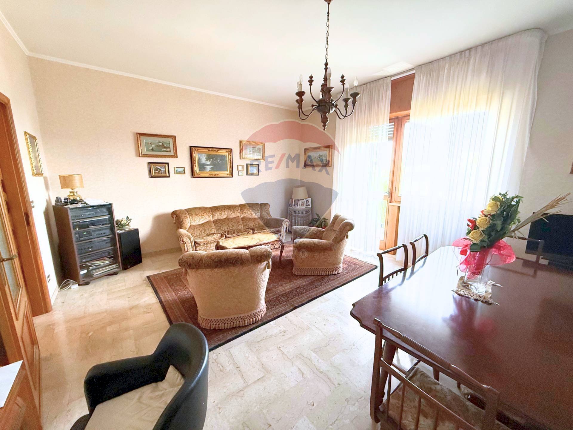 Salone - Three-room apartment Via Vincenzo Gioberti
 
56, Foggia - photo 2