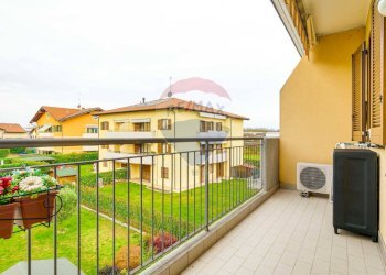 Balcone - Villa Bifamiliare VIA DI VITTORIO
 
29, Samarate - foto 20