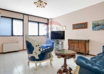 Soggiorno - Ufficio via V. Veneto
8/A, Gallarate - foto 4