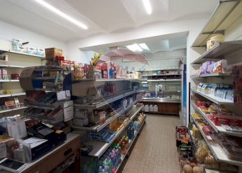 Dispensa di stoccaggio - Negozio via garibaldi
 
16, Caronno Varesino - foto 7
